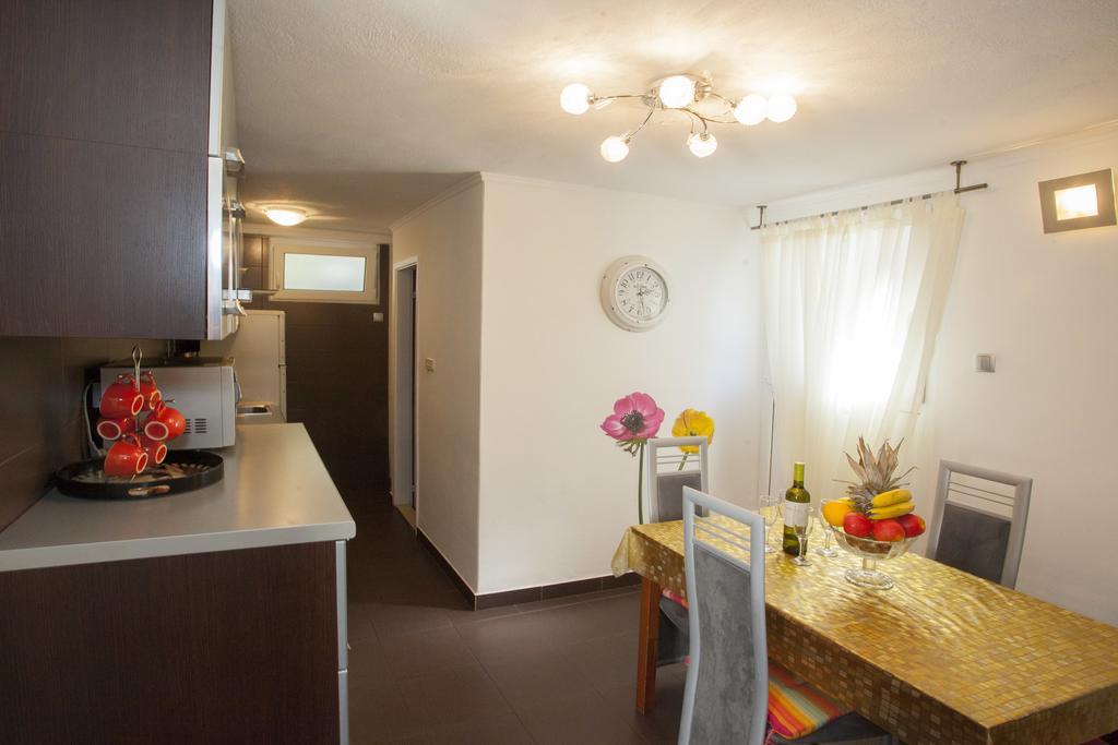 Apartment Welcome สปลิท ภายนอก รูปภาพ